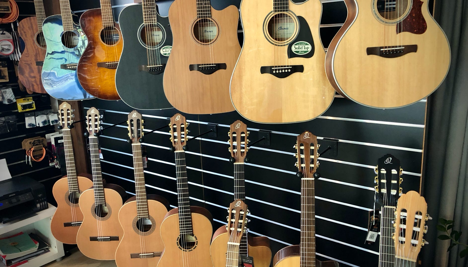 Konzertgitarre, Klassische Gitarre, Nylon Saiten, Akustikgitarre, Westerngitarre, Stahlsaiten